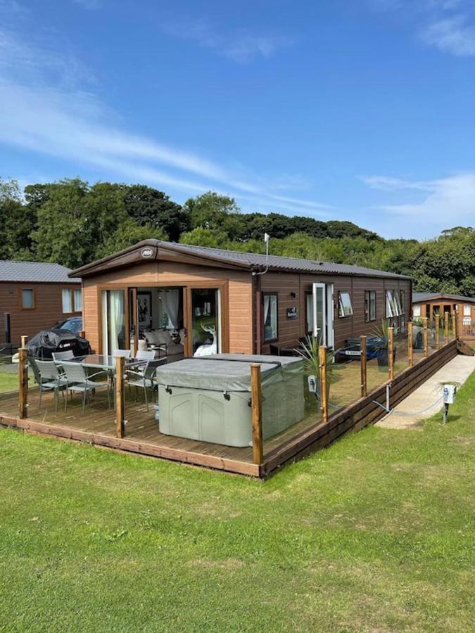 Luxury Boutique Style Lodge With Hot Tub Bridlington Exterior photo