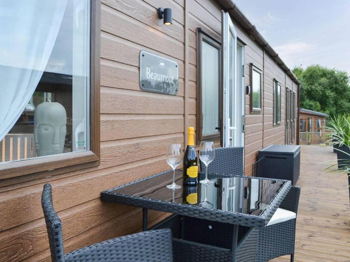 Luxury Boutique Style Lodge With Hot Tub Bridlington Exterior photo