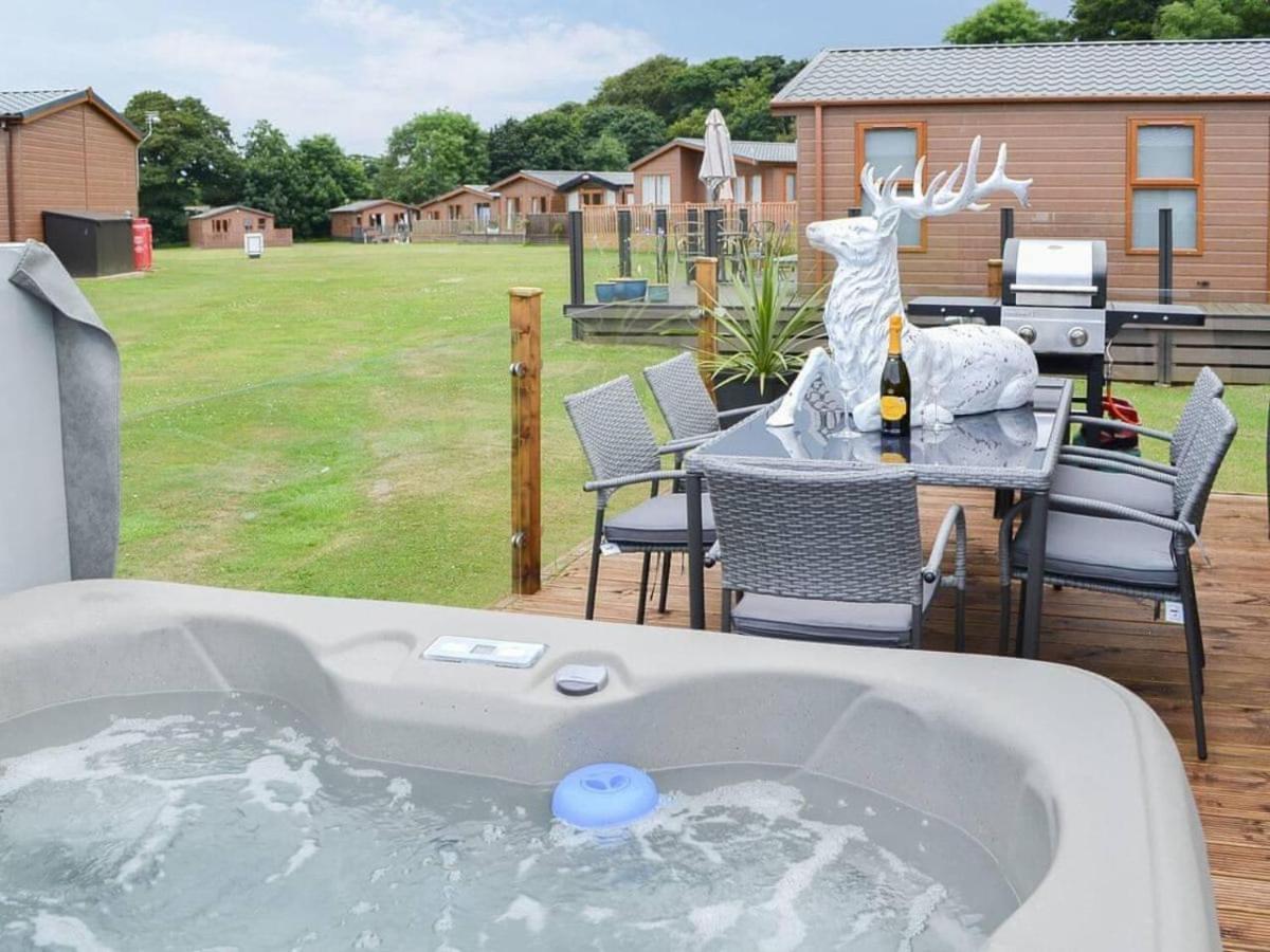 Luxury Boutique Style Lodge With Hot Tub Bridlington Exterior photo